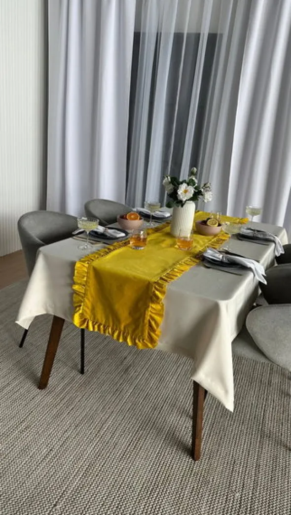 Bieżnik 40 x 180 Dekoracyjny z Falbankami Ligia 03