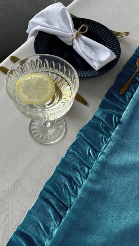 Bieżnik 40 x 180 Dekoracyjny z Falbankami Ligia 08