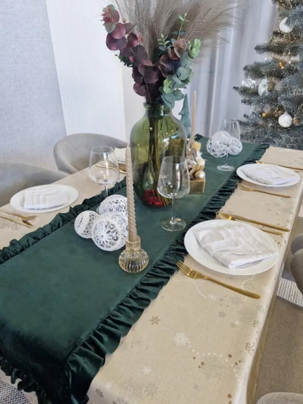 Cerata Świąteczna Na Stół 140 cm Dekoracyjna Na Metry Lena 63