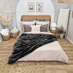 Koc 130 x 170 Akrylowy Jednolity Ciepły Yasemin 05