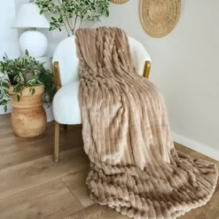 Koc 160 x 200Mikrofibra Tłoczona Pasy Nuvio 04