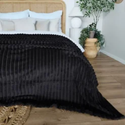 Koc 160 x 200Mikrofibra Tłoczona Pasy Nuvio 08