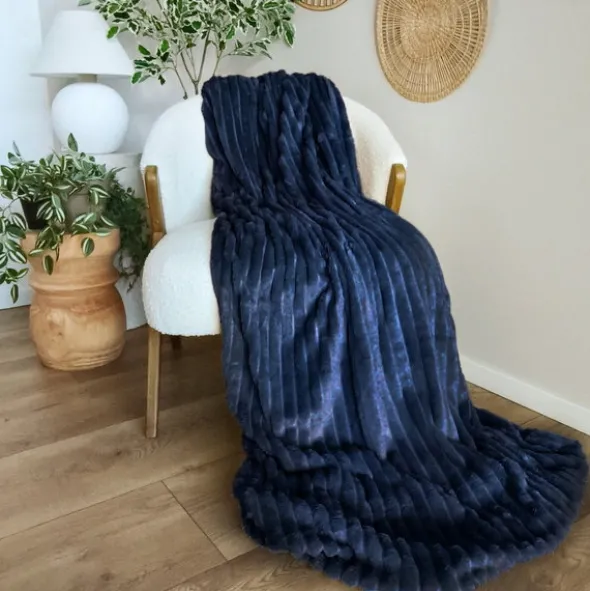 Koc 160 x 200Mikrofibra Tłoczona Pasy Nuvio 09