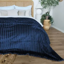 Koc 160 x 200Mikrofibra Tłoczona Pasy Nuvio 09