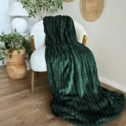 Koc 160 x 200Mikrofibra Tłoczona Pasy Nuvio 10