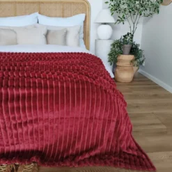 Koc 160 x 200Mikrofibra Tłoczona Pasy Nuvio 12