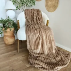 Koc 160 x 200Mikrofibra Tłoczona Pasy Nuvio 06