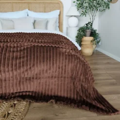 Koc 160 x 200Mikrofibra Tłoczona Pasy Nuvio 16