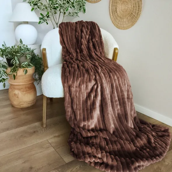 Koc 200 x 220Mikrofibra Tłoczona Pasy Nuvio 16