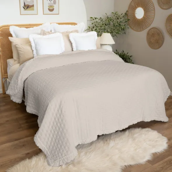 Narzuta 170 x 210 Pikowana Z Falbaną Celia 03