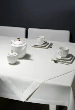 Obrus Plamoodporny z Mereżką 240_Biały 110x160