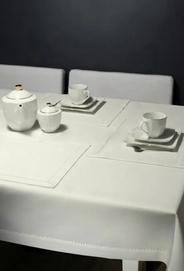 Obrus Plamoodporny z Mereżką 240_Kremowy 140x220