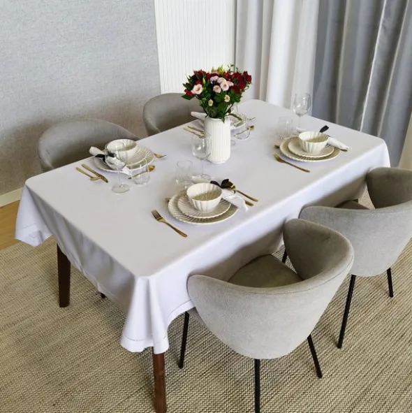 Obrus 140 x 450 Plamoodporny z Mereżką Hanah 001