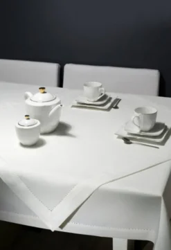 Obrus 120 x 180 Plamoodporny z Mereżką wz. 240_Bia