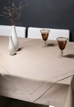 Obrus 140 x 240 Plamoodporny z Mereżką wz. 240_Beż